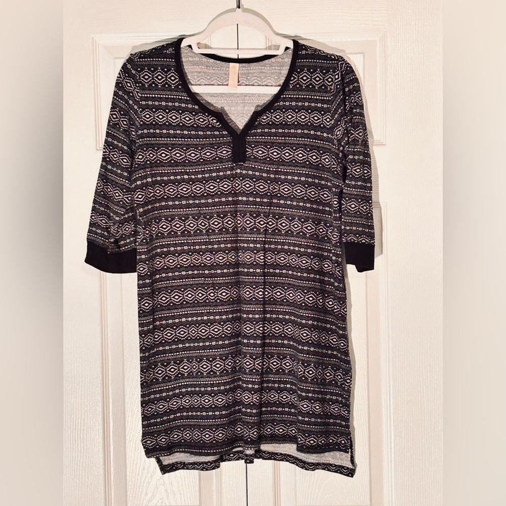 Adrienne V Black/ White Short Sleeve Tribal Print Nightgown/Sleep Shirt